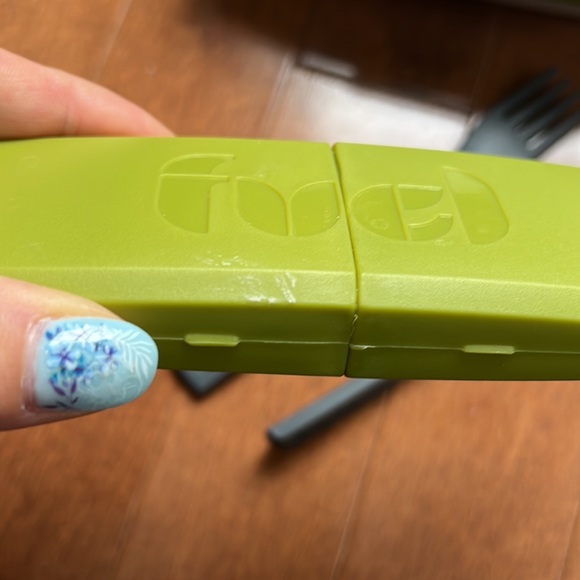 Home presence fuel bento lunch box with lid and silverware. - Picture 4 of 9